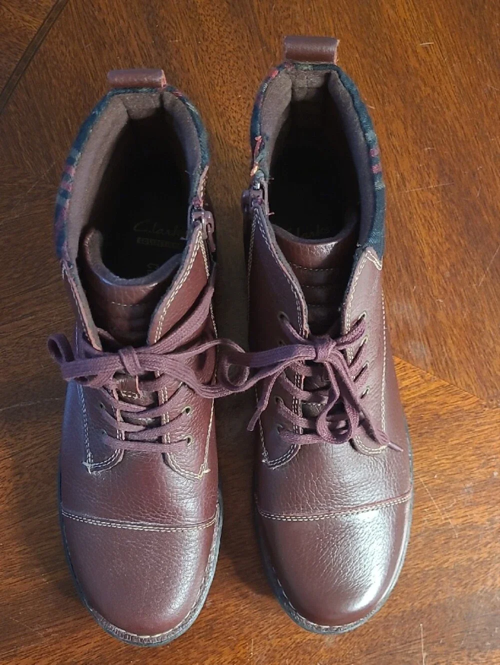 NWOB Burgundy Pebbled Leather Clarks Whistle Bea Ankle Boots Plaid Accents W 9.5